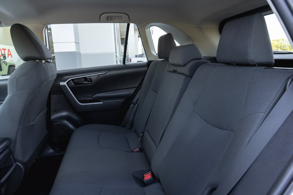 Certified 2021 Toyota RAV4 LE FWD image 25