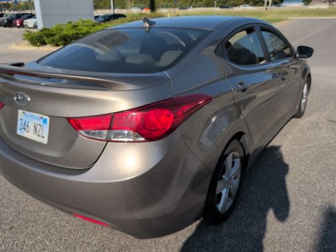Used 2013 Hyundai Elantra GLS w/ Preferred Pkg FWD image 7