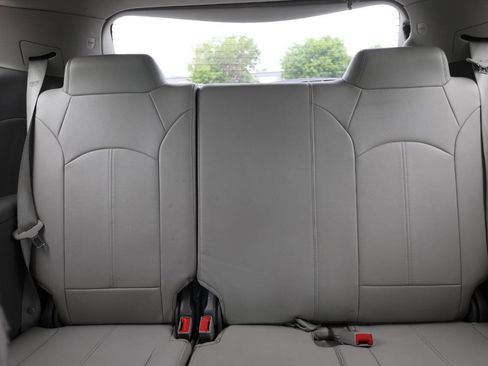 Used 2015 Chevrolet Traverse LT image 17