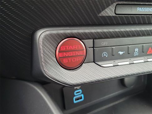 Used 2025 Ford Mustang Coupe image 16