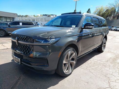 New 2026 Lincoln Navigator L Black Label AWD/4WD image 3
