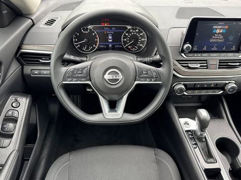 Used 2025 Nissan Altima 2.5 SV image 27