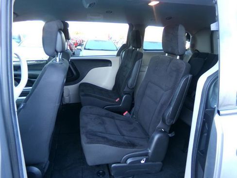 Used 2019 Dodge Grand Caravan SE w/ UConnect Hands-Free Group FWD image 22