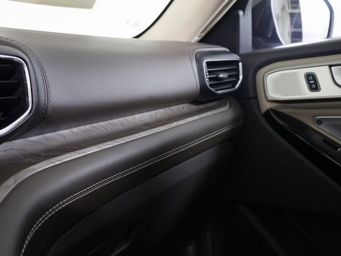 Used 2021 Ford Explorer Platinum w/ Equipment Group 601A image 8