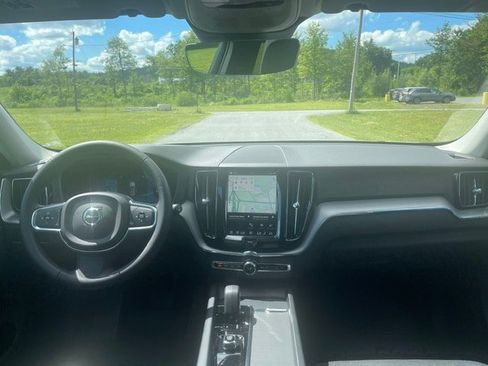 Used 2024 Volvo XC60 B5 Core AWD/4WD image 11