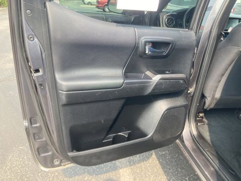 Used 2023 Toyota Tacoma TRD Off-Road w/ Technology Package image 17