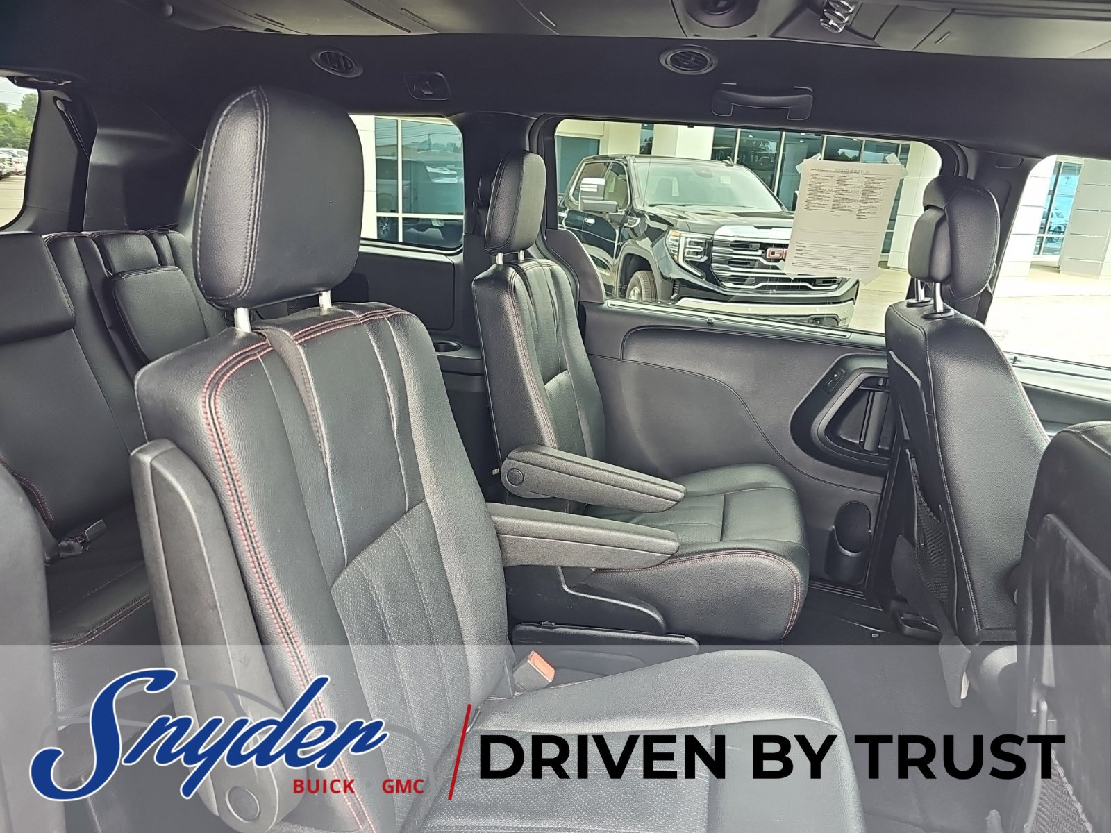 Used 2020 Dodge Grand Caravan GT FWD image 23