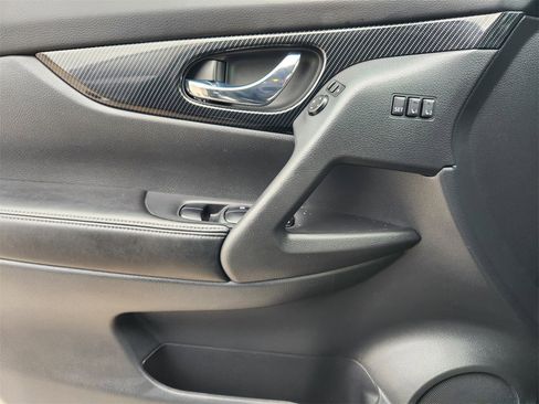 Used 2017 Nissan Rogue SL w/ SL Premium Package image 22