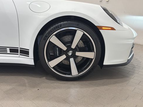 Used 2026 Porsche 911 Carrera RWD image 33