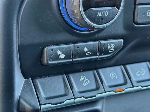 Used 2020 Chevrolet Silverado 1500 LTZ AWD/4WD image 16