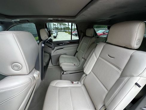 Used 2022 Cadillac Escalade Sport Platinum RWD image 40