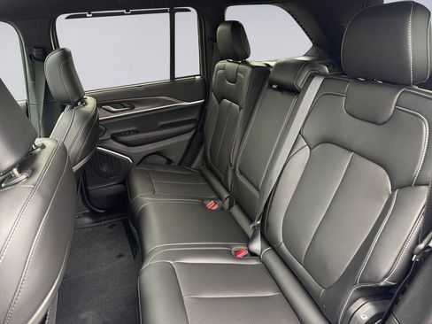 New 2025 Jeep Grand Cherokee Limited w/ Luxury Tech Group II image 18