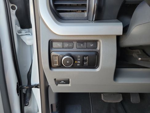 Used 2024 Ford F250 XLT w/ XLT Premium Package image 11