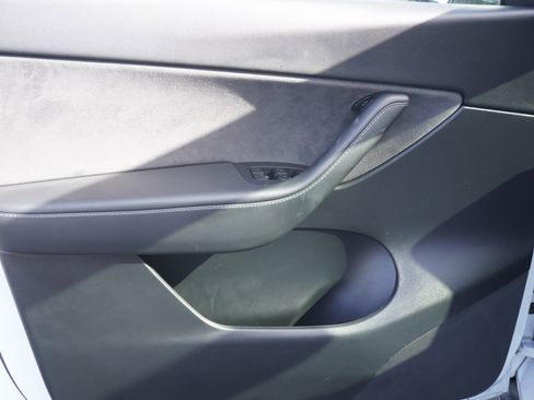 Used 2022 Tesla Model Y Performance image 20