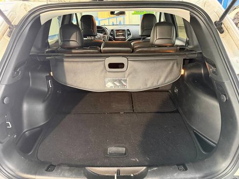 Used 2017 Jeep Cherokee Limited FWD image 16