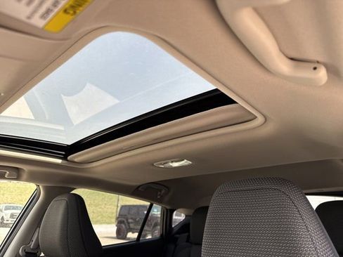 Used 2024 Subaru Crosstrek 2.0i Premium image 23