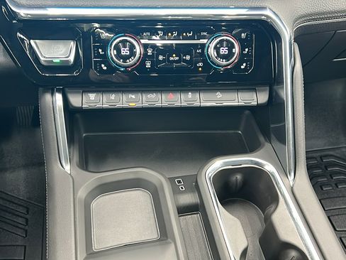 Used 2025 GMC Sierra 3500 Denali w/ Denali Reserve Package image 25