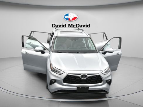 Used 2021 Toyota Highlander XLE FWD image 44