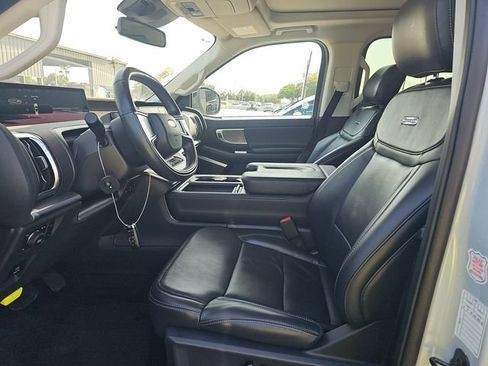Used 2025 Ford Expedition Platinum AWD/4WD image 6