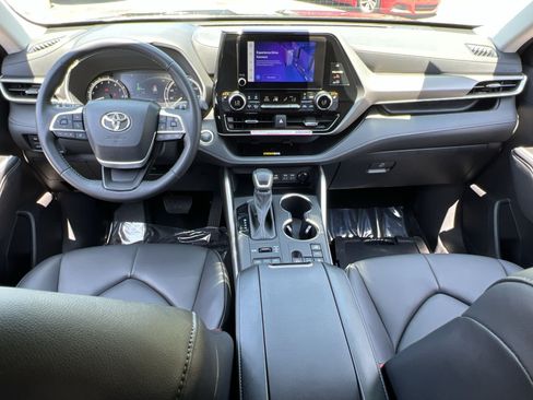 Used 2024 Toyota Highlander XLE AWD/4WD image 22