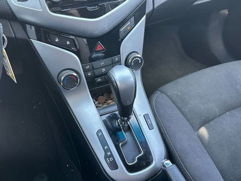 Used 2013 Chevrolet Cruze LT image 28