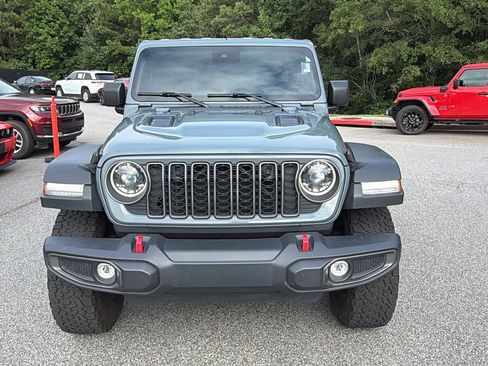 Used 2025 Jeep Wrangler Unlimited Rubicon AWD/4WD image 3