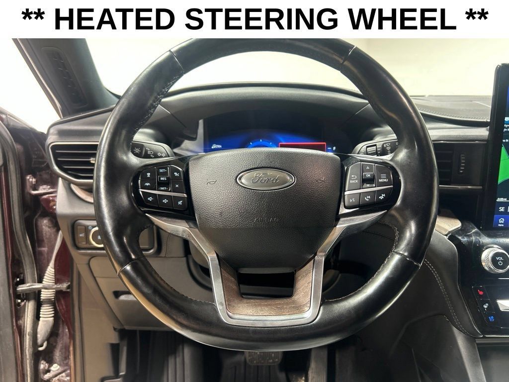 Used 2022 Ford Explorer Platinum w/ Equipment Group 601A AWD/4WD image 17