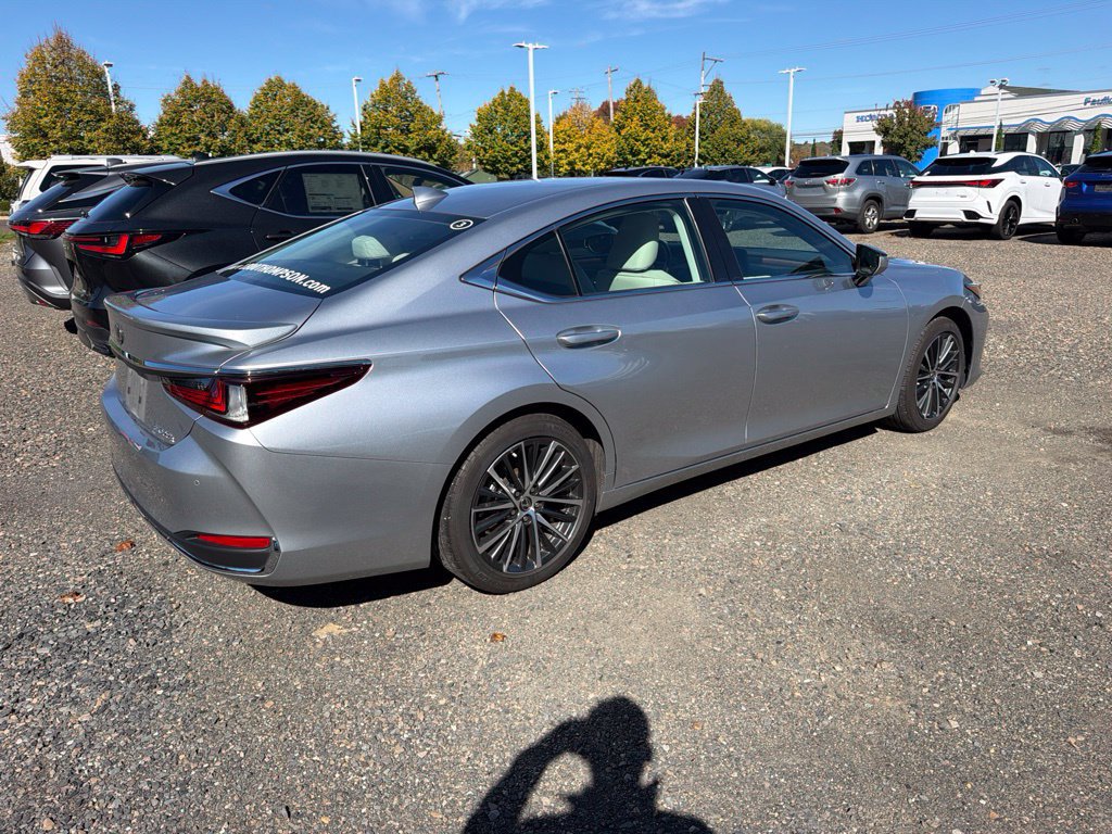 Used 2025 Lexus ES 300h w/ Premium Package FWD image 4