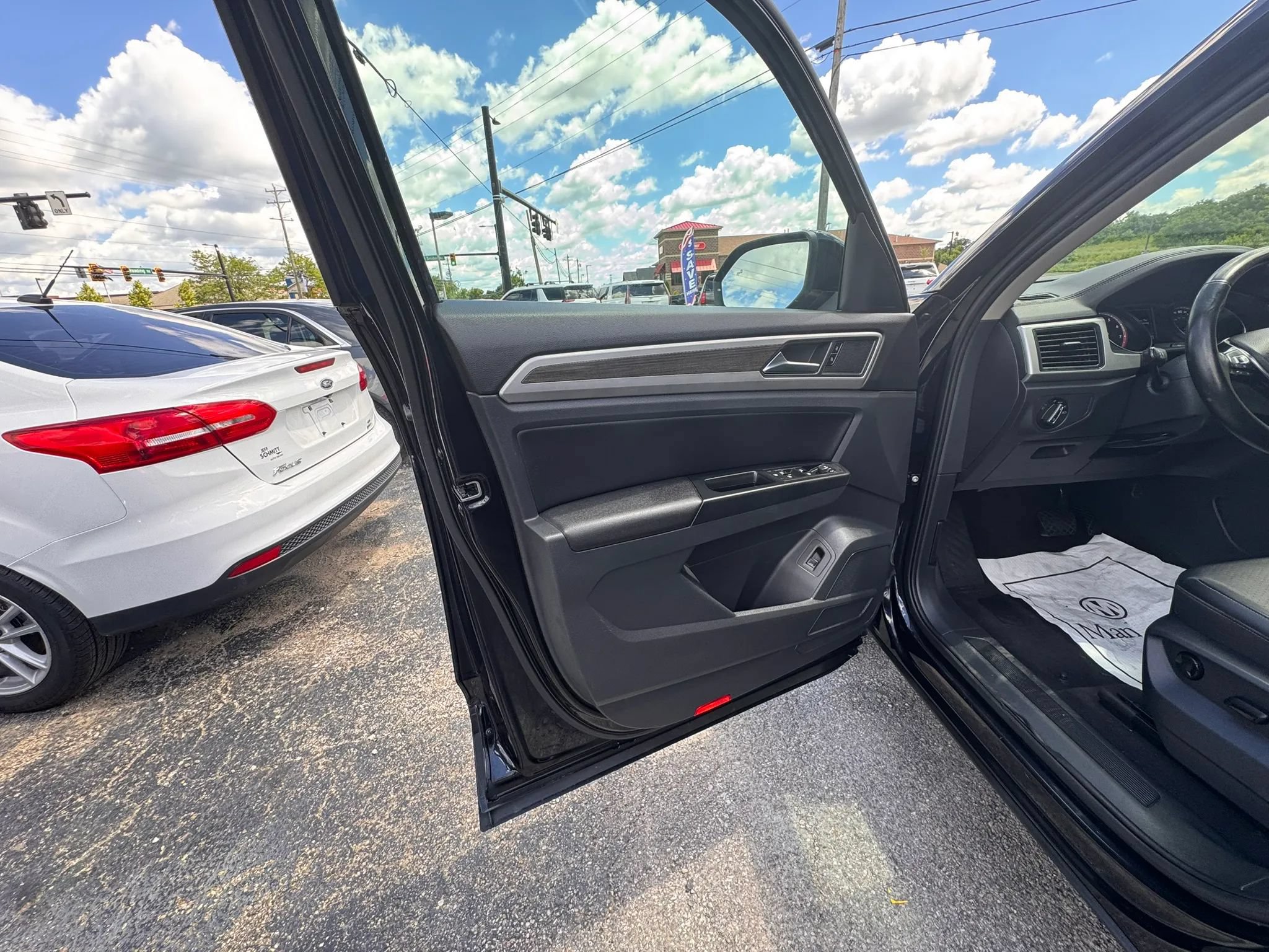 Used 2020 Volkswagen Atlas SE w/ Panoramic Sunroof Package FWD image 12