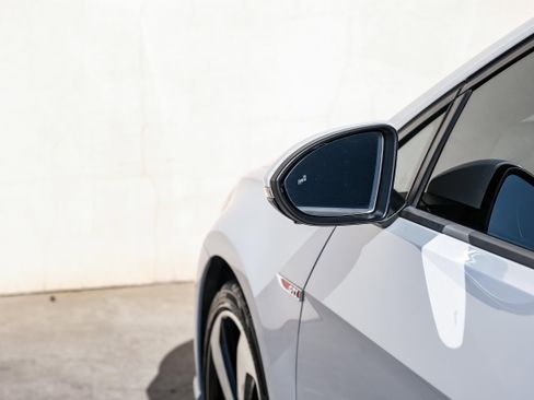 Used 2020 Volkswagen GTI SE image 38