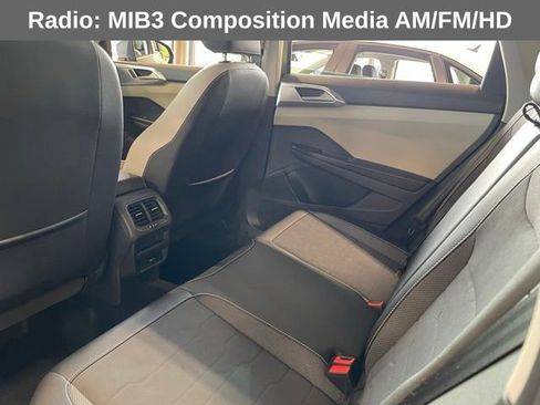 Used 2025 Volkswagen Taos SE image 14