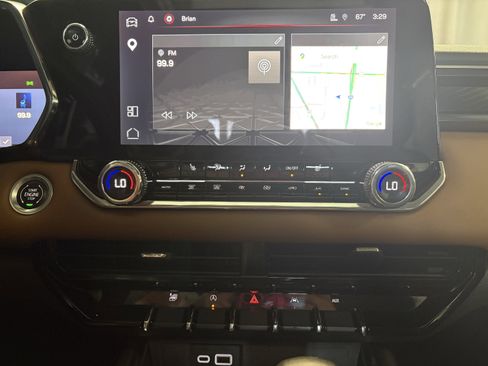 Used 2024 GMC Canyon AT4 w/ Technology Package image 10