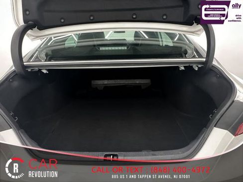 Used 2022 Toyota Camry SE image 6