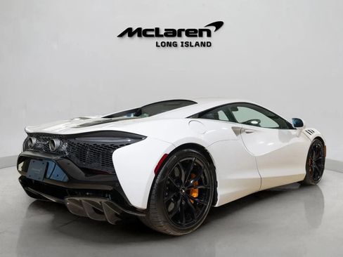 Used 2024 McLaren Artura image 6