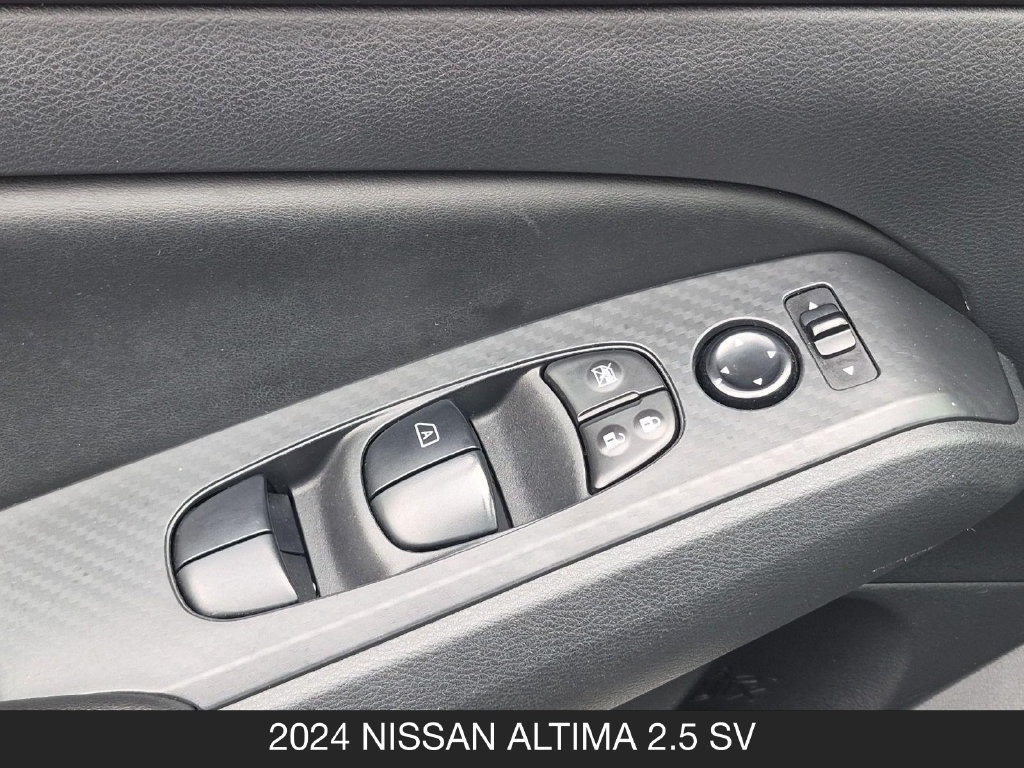 Used 2024 Nissan Altima 2.5 SV FWD image 25
