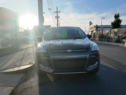 Used 2016 Ford Escape SE w/ SE Cold Weather Package AWD/4WD image 4