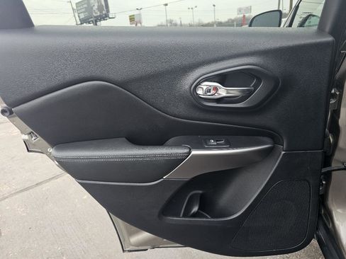 Used 2019 Jeep Cherokee Limited w/ Luxury Group image 46