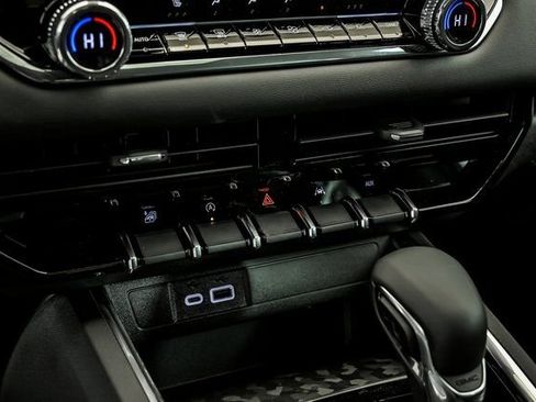 New 2026 GMC Canyon Elevation w/ Convenience Package image 16