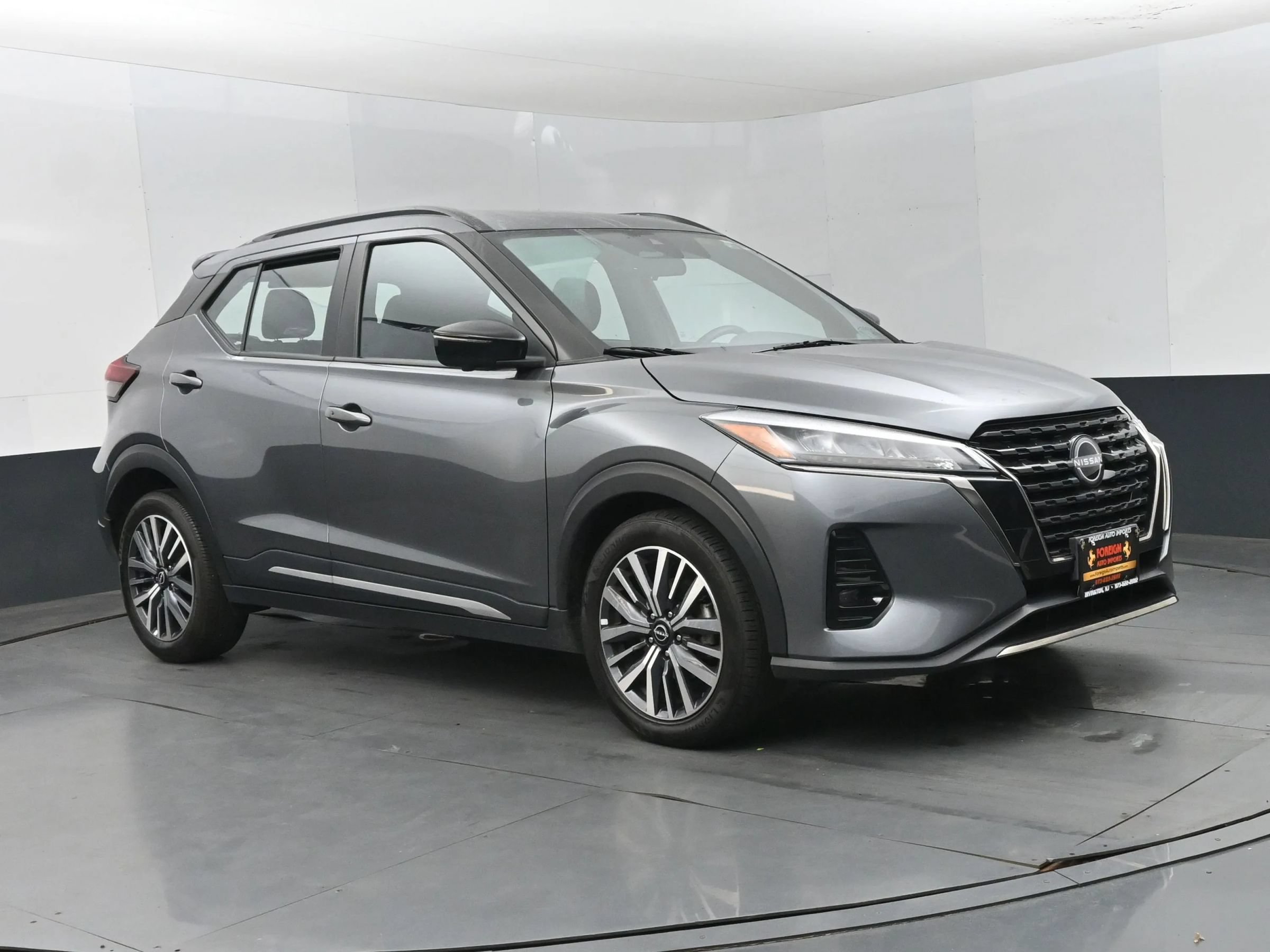 Used 2024 Nissan Kicks SR FWD image 2