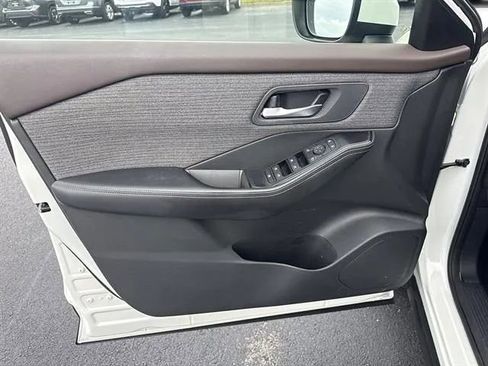 Used 2023 Nissan Rogue SV FWD image 7