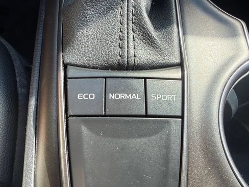 Used 2023 Toyota Camry SE FWD image 21