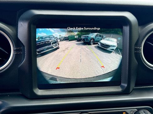 Used 2022 Jeep Wrangler Unlimited Sahara w/ Cold Weather Group image 15