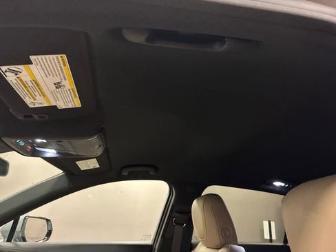 Used 2024 Cadillac XT4 Luxury w/ Cold Weather Package FWD image 21