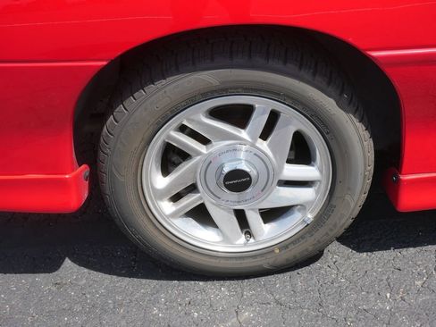 Used 1995 Chevrolet Camaro Z28 RWD image 8