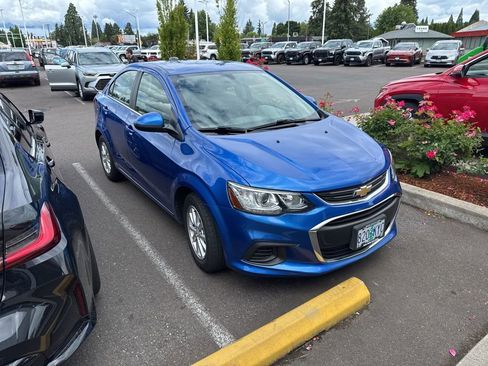 Used 2018 Chevrolet Sonic LT w/ Convenience Package FWD image 2
