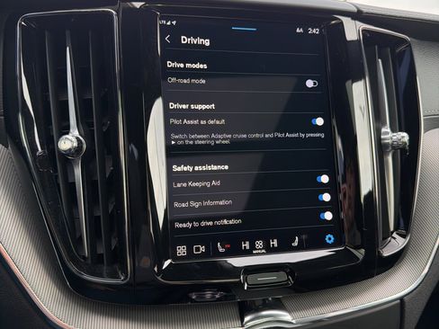 Used 2024 Volvo XC60 B5 Ultimate w/ Protection Package Premier image 23