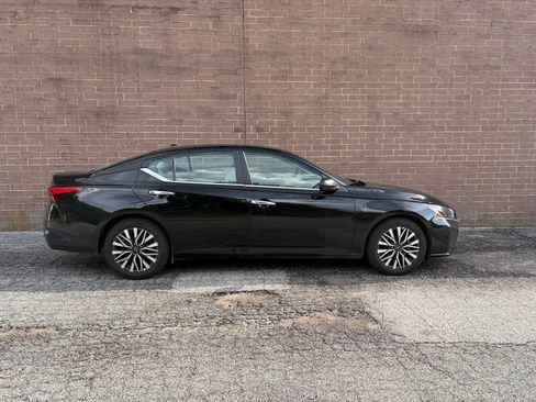 Used 2025 Nissan Altima 2.5 SV FWD image 6