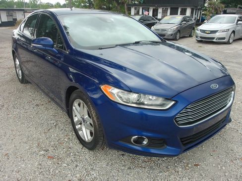 Used 2013 Ford Fusion SE FWD image 3