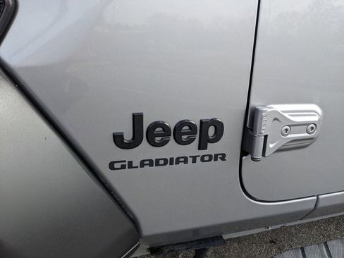 Used 2021 Jeep Gladiator Sport image 23