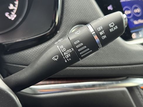 Used 2024 Cadillac XT5 Premium Luxury w/ Technology Package image 17